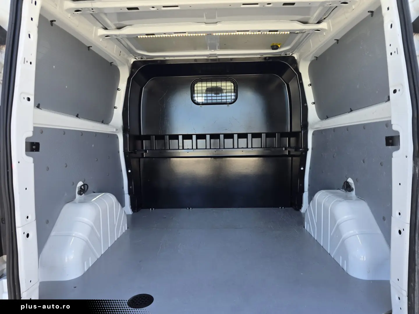 FORD TRANSIT CUSTOM 6 LOCURI DUBA L2H1