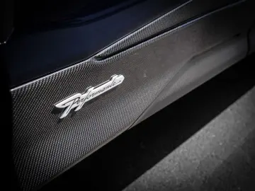 Urus Performante Blu Lacus