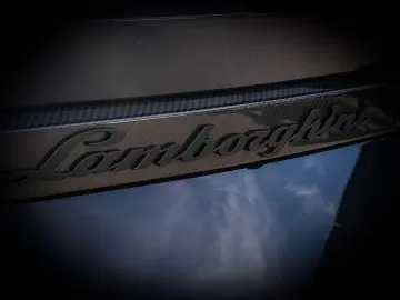 Urus Performante Blu Lacus