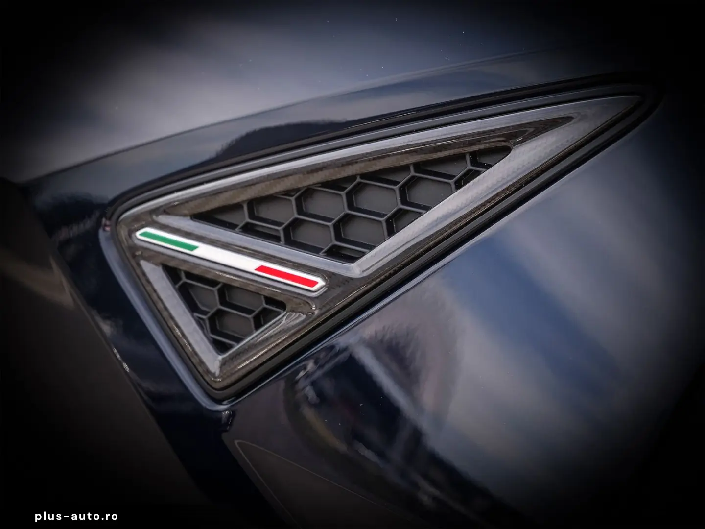 Urus Performante Blu Lacus