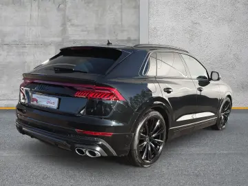 SQ8 TFSI V8 S-SITZE PANO AIR LEDER LM23