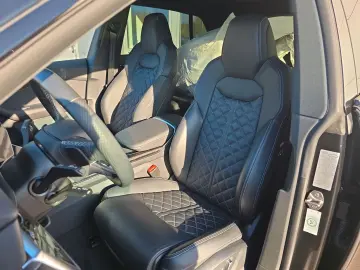 SQ8 TFSI V8 S-SITZE PANO AIR LEDER LM23