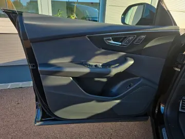 SQ8 TFSI V8 S-SITZE PANO AIR LEDER LM23