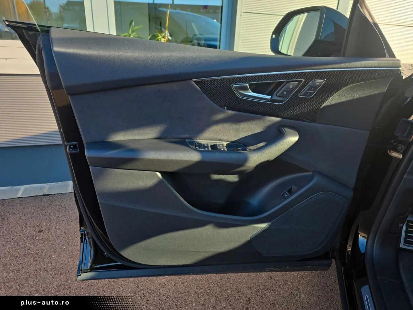 SQ8 TFSI V8 S-SITZE PANO AIR LEDER LM23