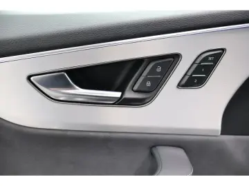 Q8 50 TDI quattro S line Navi Matrix AHK HUD