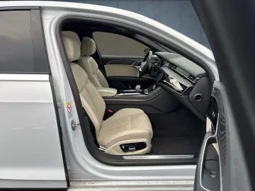 A8 60 TFSI e S line exclusive Pano HuD B&O Assis