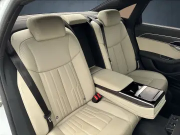 A8 60 TFSI e S line exclusive Pano HuD B&O Assis