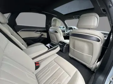 A8 60 TFSI e S line exclusive Pano HuD B&O Assis