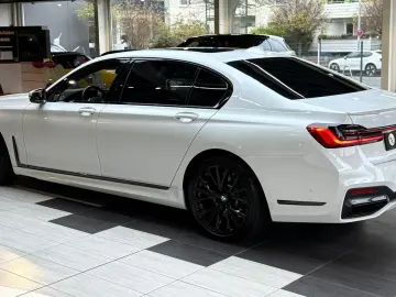 740dL Lang M Sport Lounge Tisch 3xTV B&W