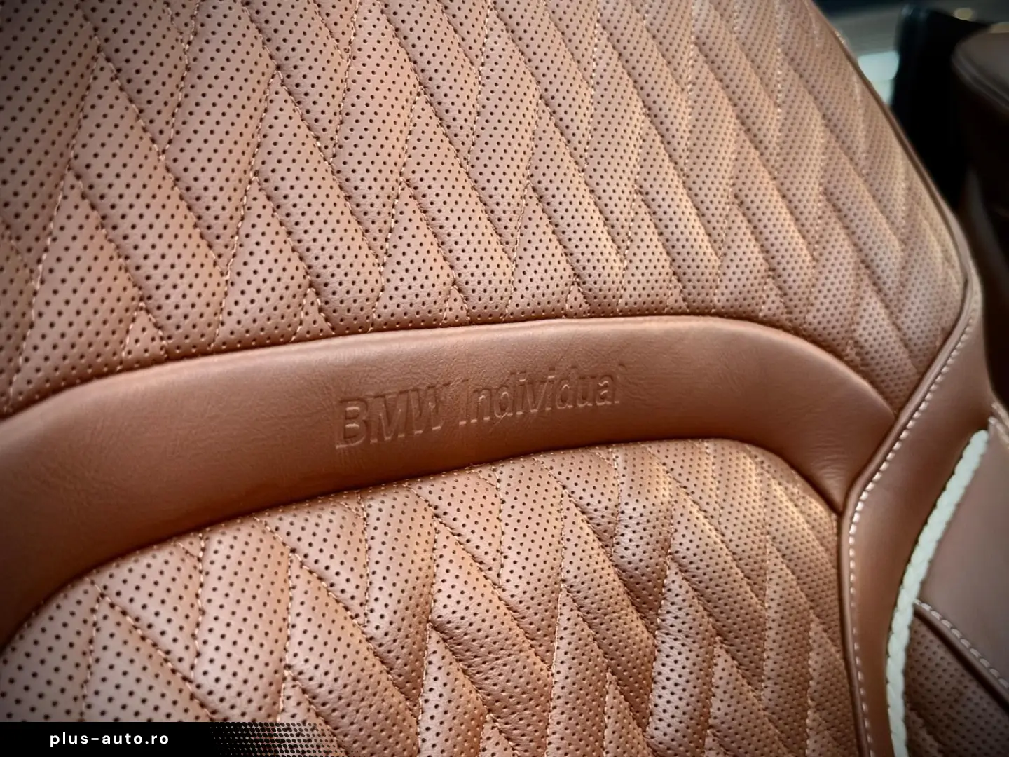 740dL Lang M Sport Lounge Tisch 3xTV B&W