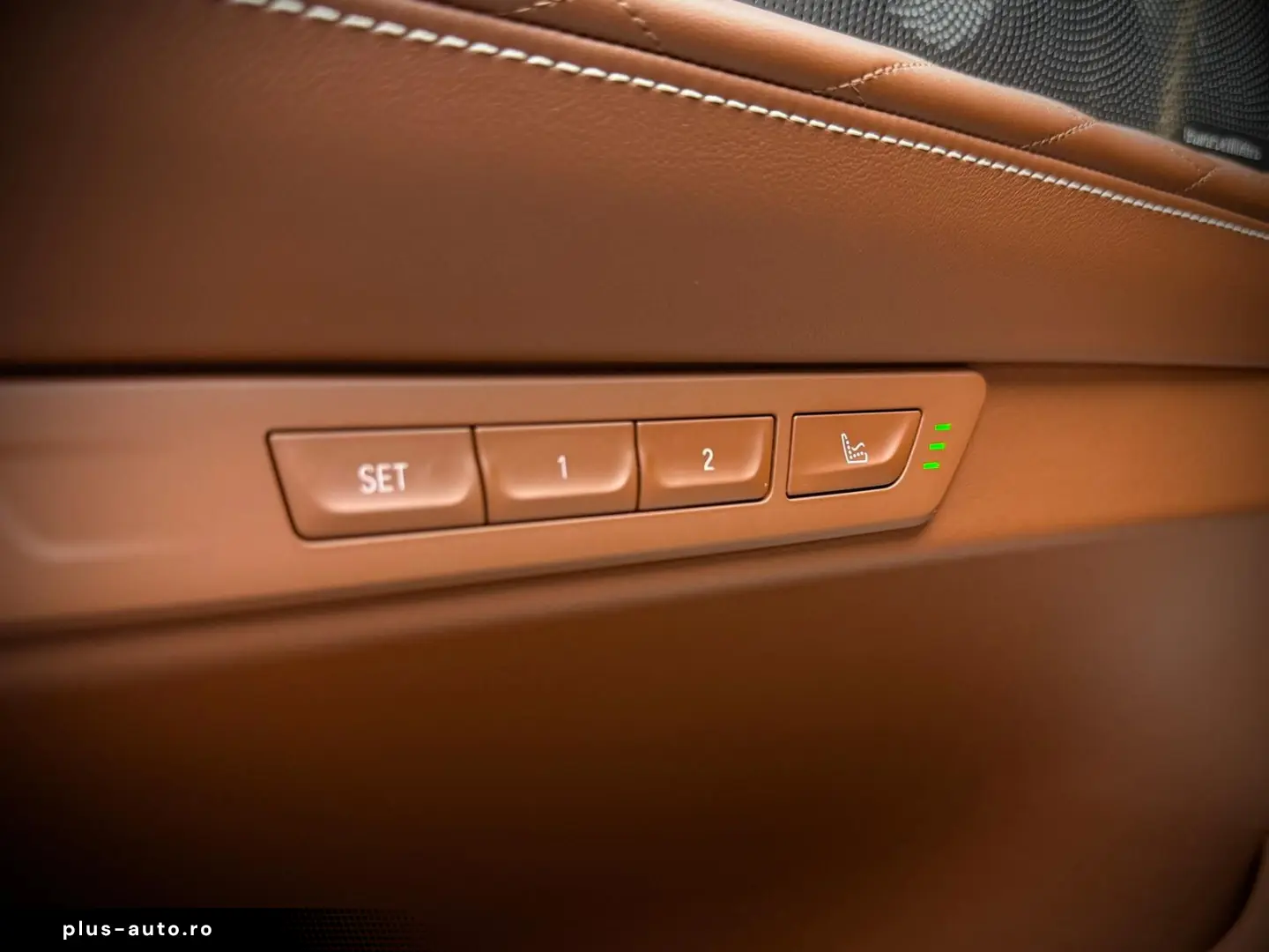 740dL Lang M Sport Lounge Tisch 3xTV B&W