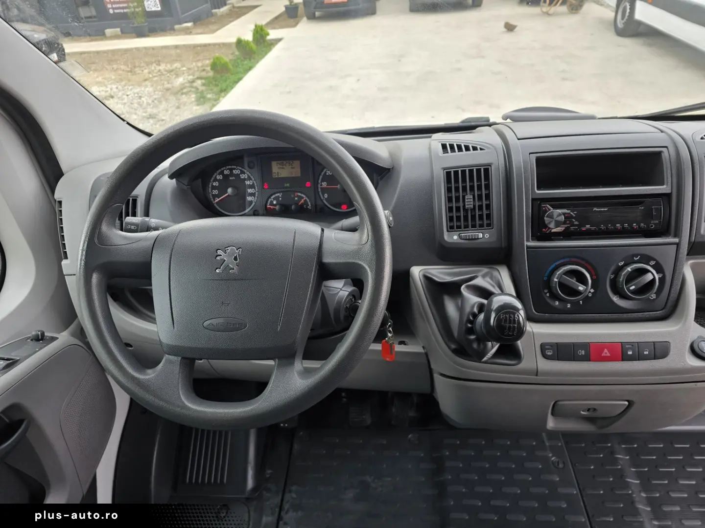 PEUGEOT BOXER KOFFER cu LIFT