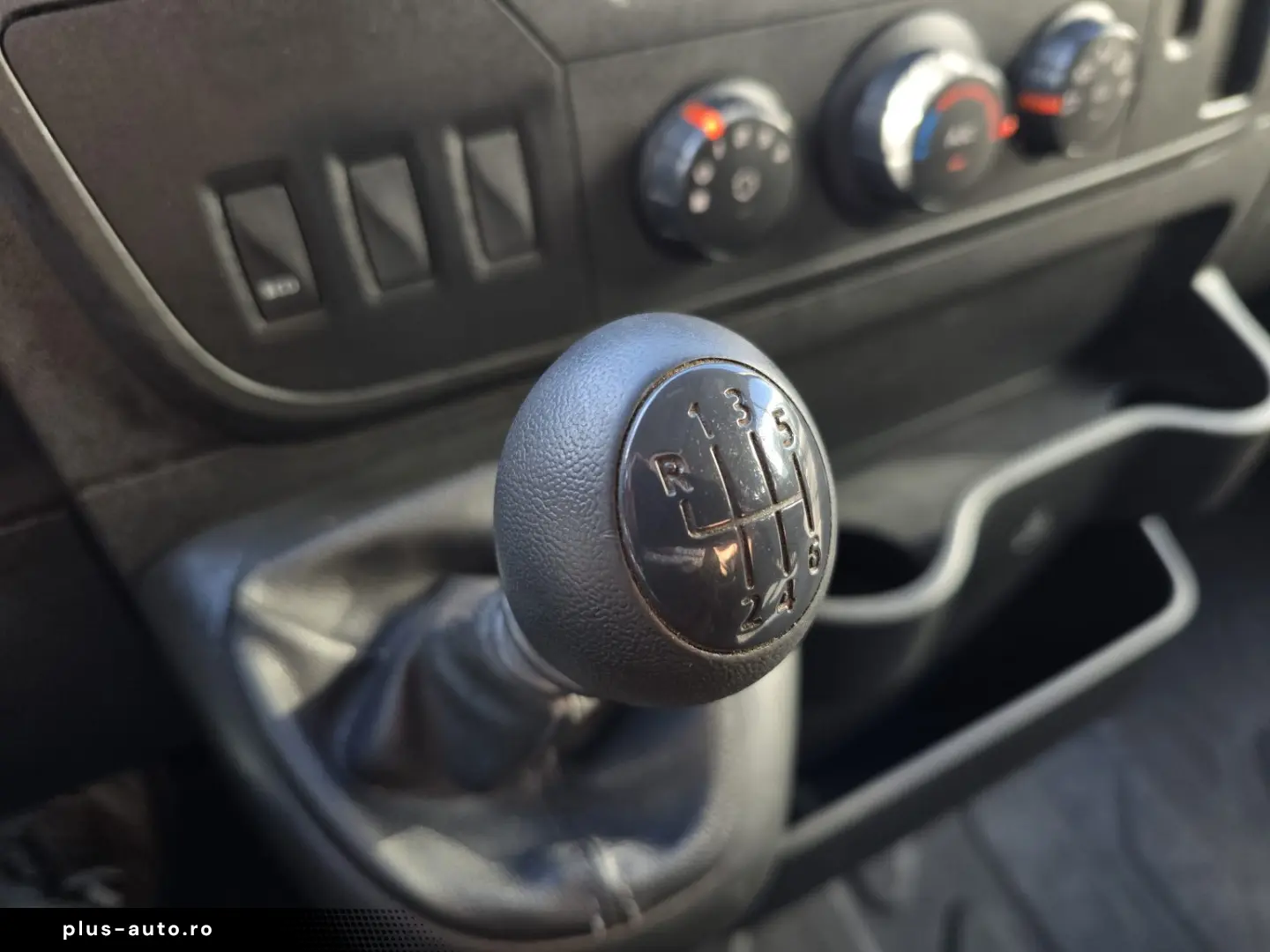 RENAULT MASTER 4X4 WEBASTO 7 LOCURI BENA