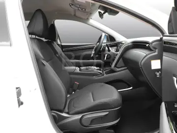 TUCSON Plug-In 4WD 8-fach bereift NAVI SHZ