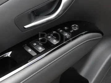 TUCSON Plug-In 4WD 8-fach bereift NAVI SHZ