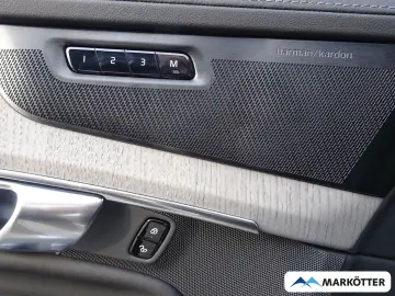 XC90 Ultra Bright Plug-In Hybrid AWD T8 7-Sitzer