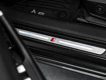 A6 Lim. 50TDI Q Sport S-line Matrix Stand