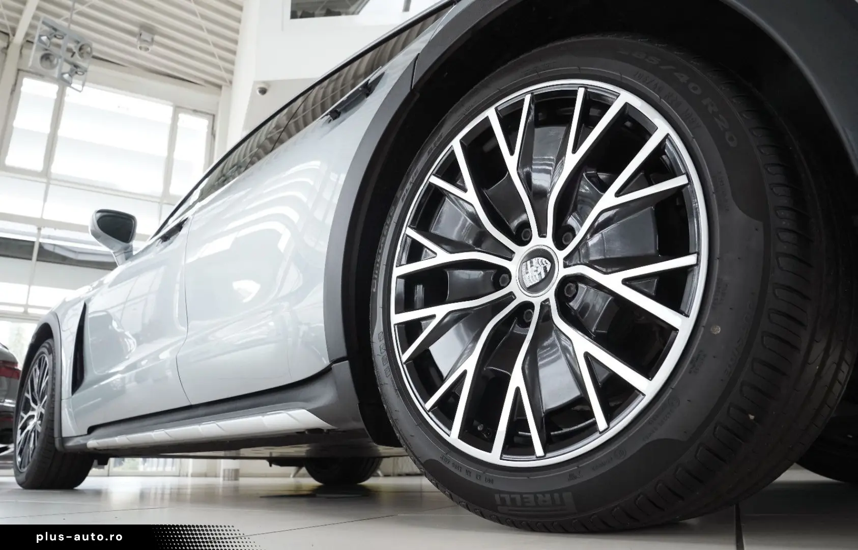 Taycan Cross Turismo 4 Turbo S Aero HUD Pano