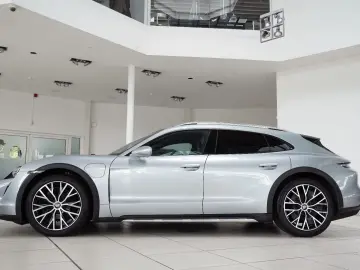 Taycan Cross Turismo 4 Turbo S Aero HUD Pano