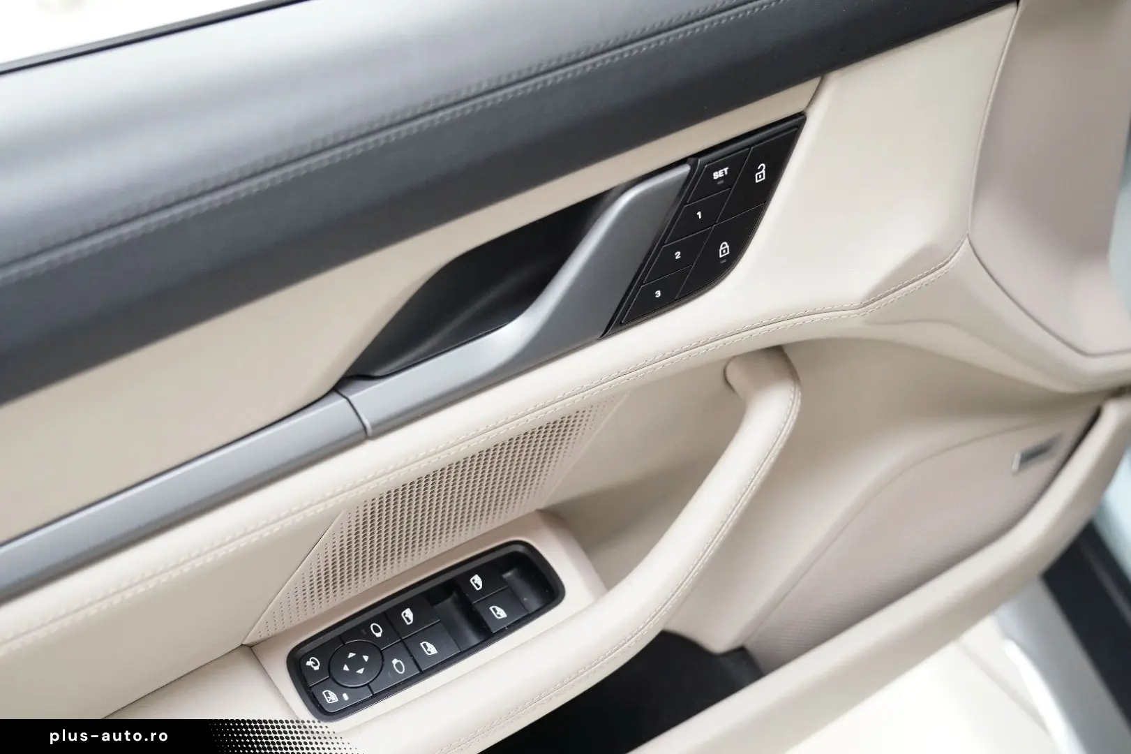 Taycan Cross Turismo 4 Turbo S Aero HUD Pano