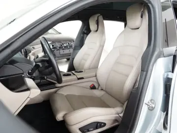 Taycan Cross Turismo 4 Turbo S Aero HUD Pano