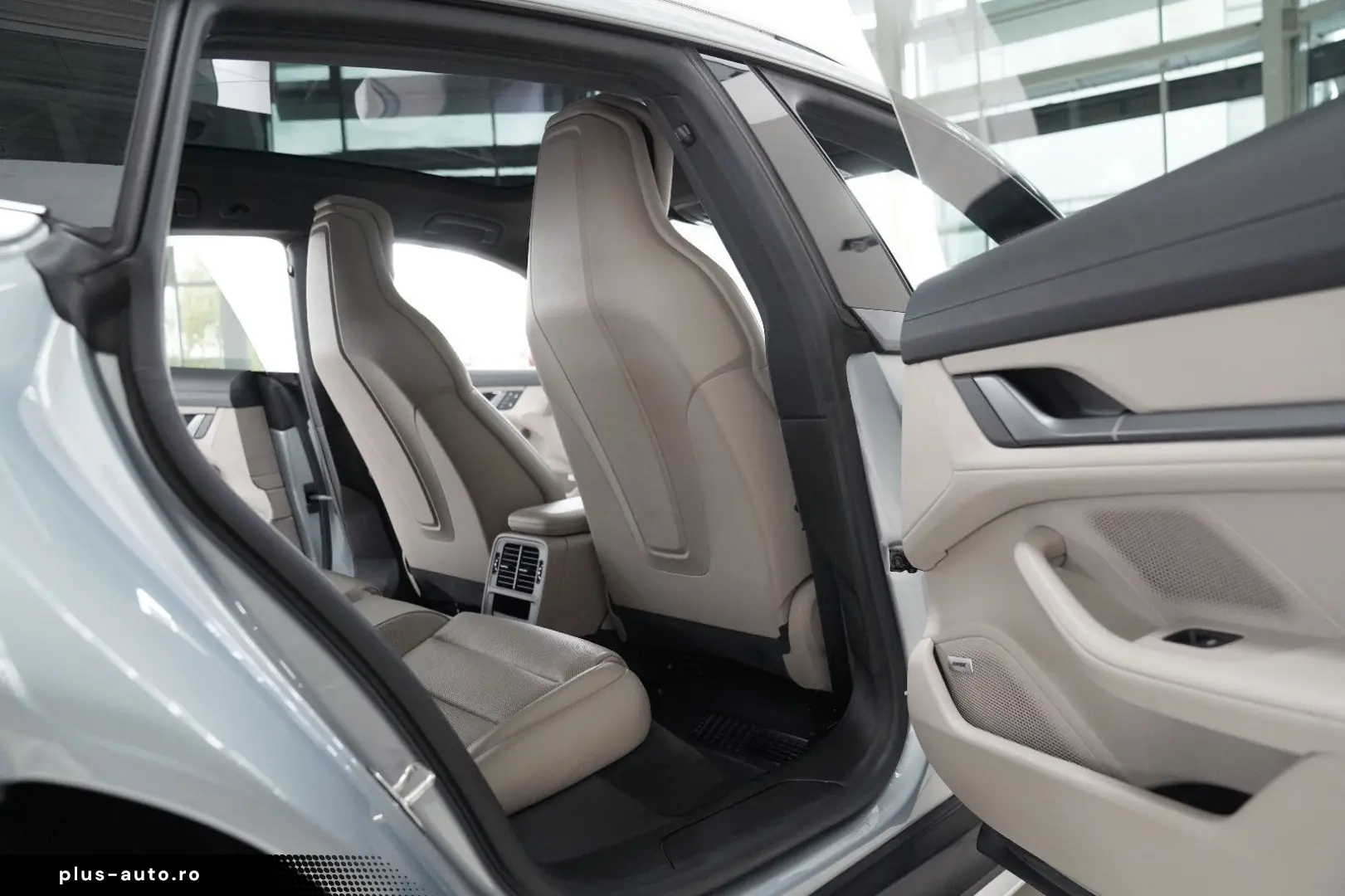 Taycan Cross Turismo 4 Turbo S Aero HUD Pano