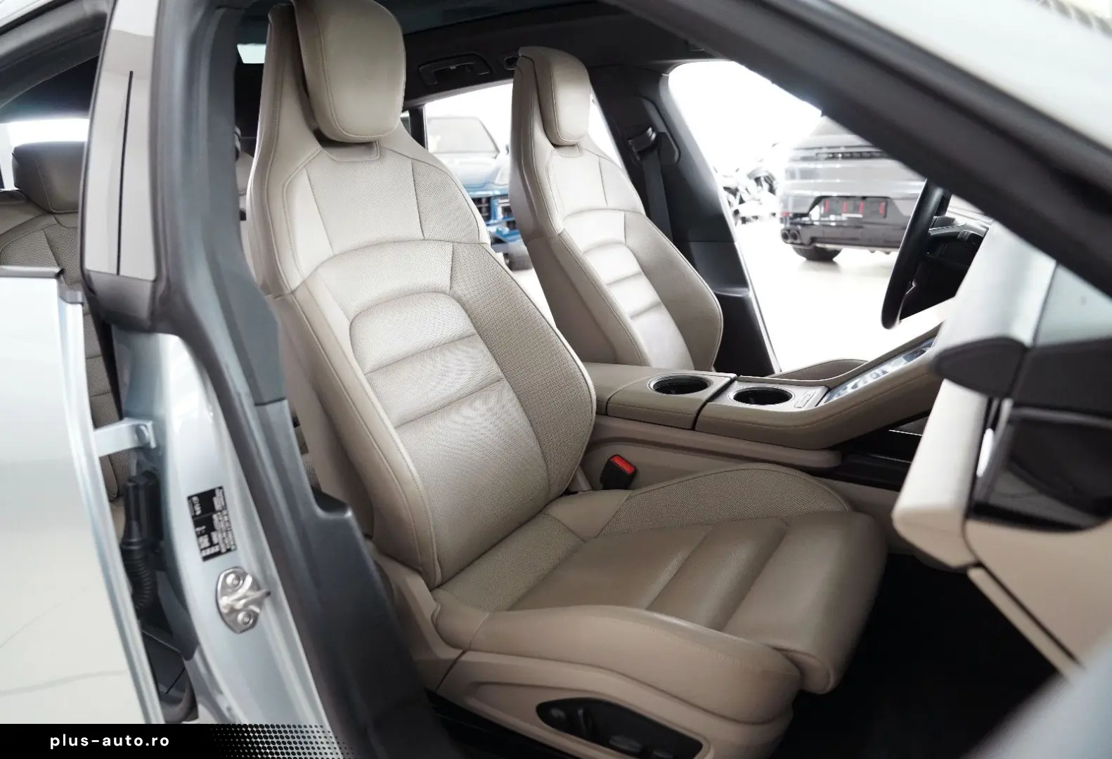 Taycan Cross Turismo 4 Turbo S Aero HUD Pano