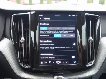 XC60 Plus Dark T6 AWD Plug-in Hybid 360 Cam Pano