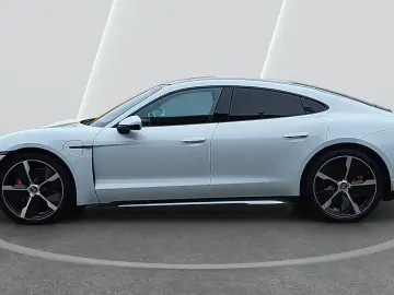 Taycan 4 S Matrix Pano Chrono Kamera Bose 21