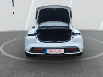 Taycan 4 S Matrix Pano Chrono Kamera Bose 21