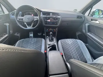 Tiguan 2.0 TSI 4M DSG R-Line  Matrix 20 ; HUD 36