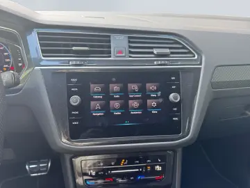 Tiguan 2.0 TSI 4M DSG R-Line  Matrix 20 ; HUD 36
