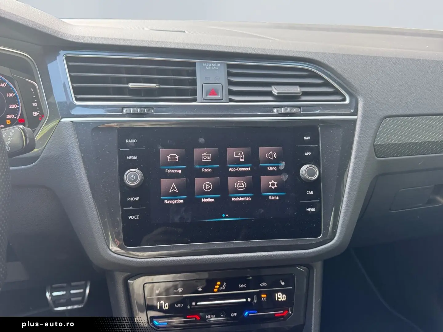 Tiguan 2.0 TSI 4M DSG R-Line  Matrix 20 ; HUD 36