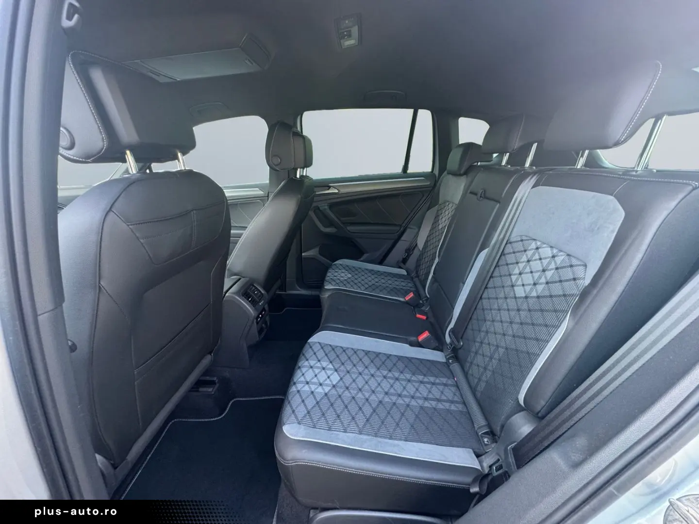 Tiguan 2.0 TSI 4M DSG R-Line  Matrix 20 ; HUD 36