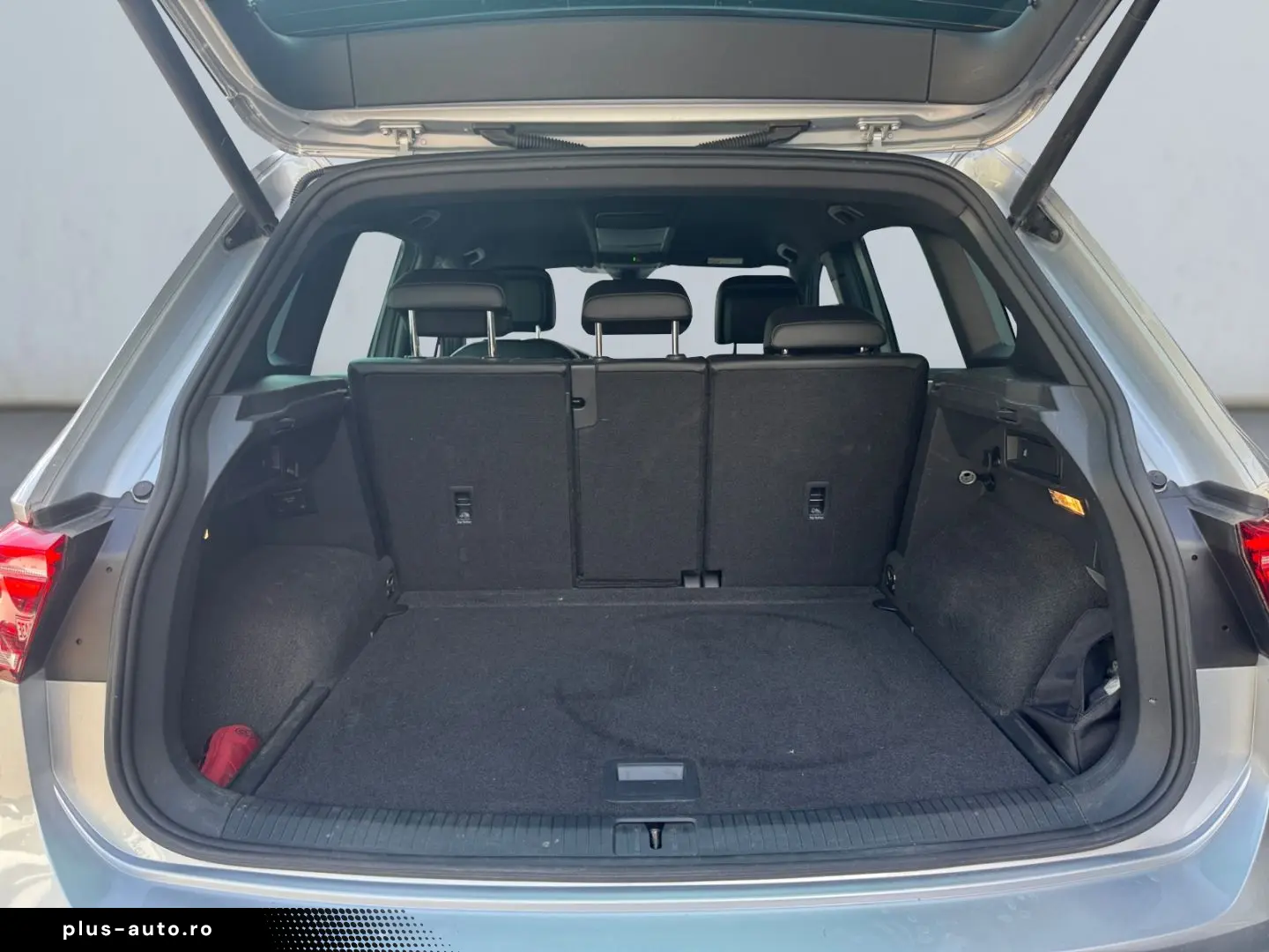 Tiguan 2.0 TSI 4M DSG R-Line  Matrix 20 ; HUD 36