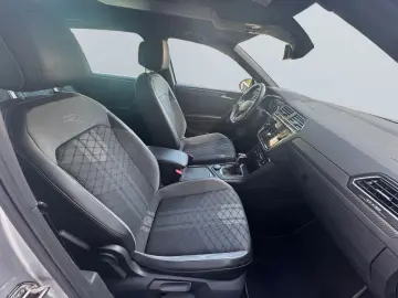 Tiguan 2.0 TSI 4M DSG R-Line  Matrix 20 ; HUD 36