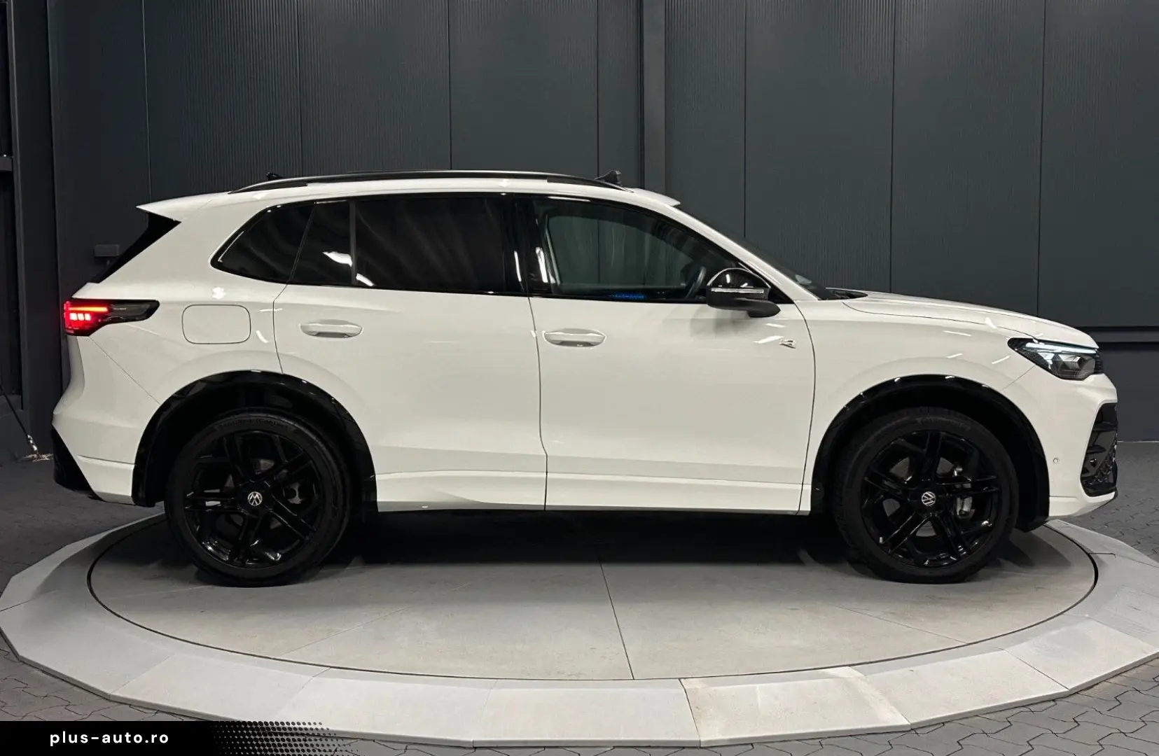 Tiguan R-Line 4Motion Black Style 20  PANORAM