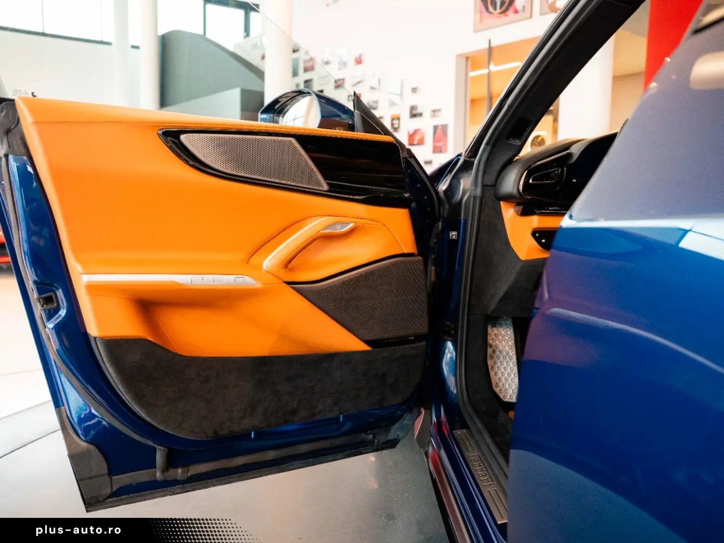 Purosangue Panoramadach Massagesitze LED-Lenkrad