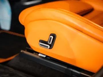 Purosangue Panoramadach Massagesitze LED-Lenkrad