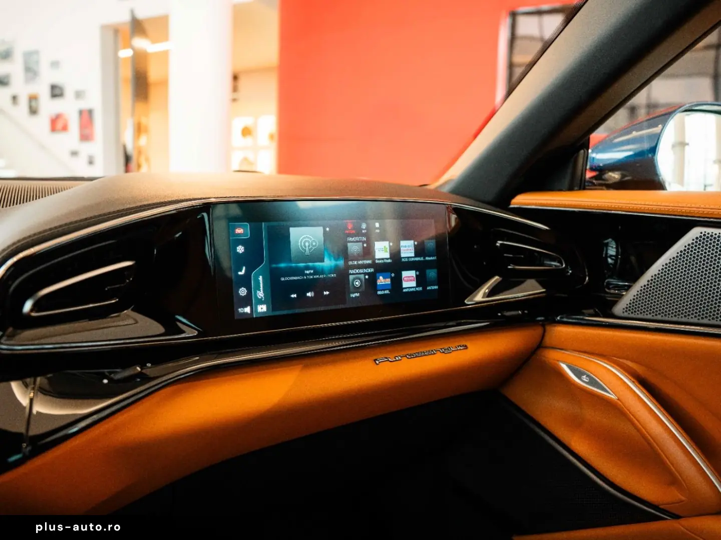 Purosangue Panoramadach Massagesitze LED-Lenkrad