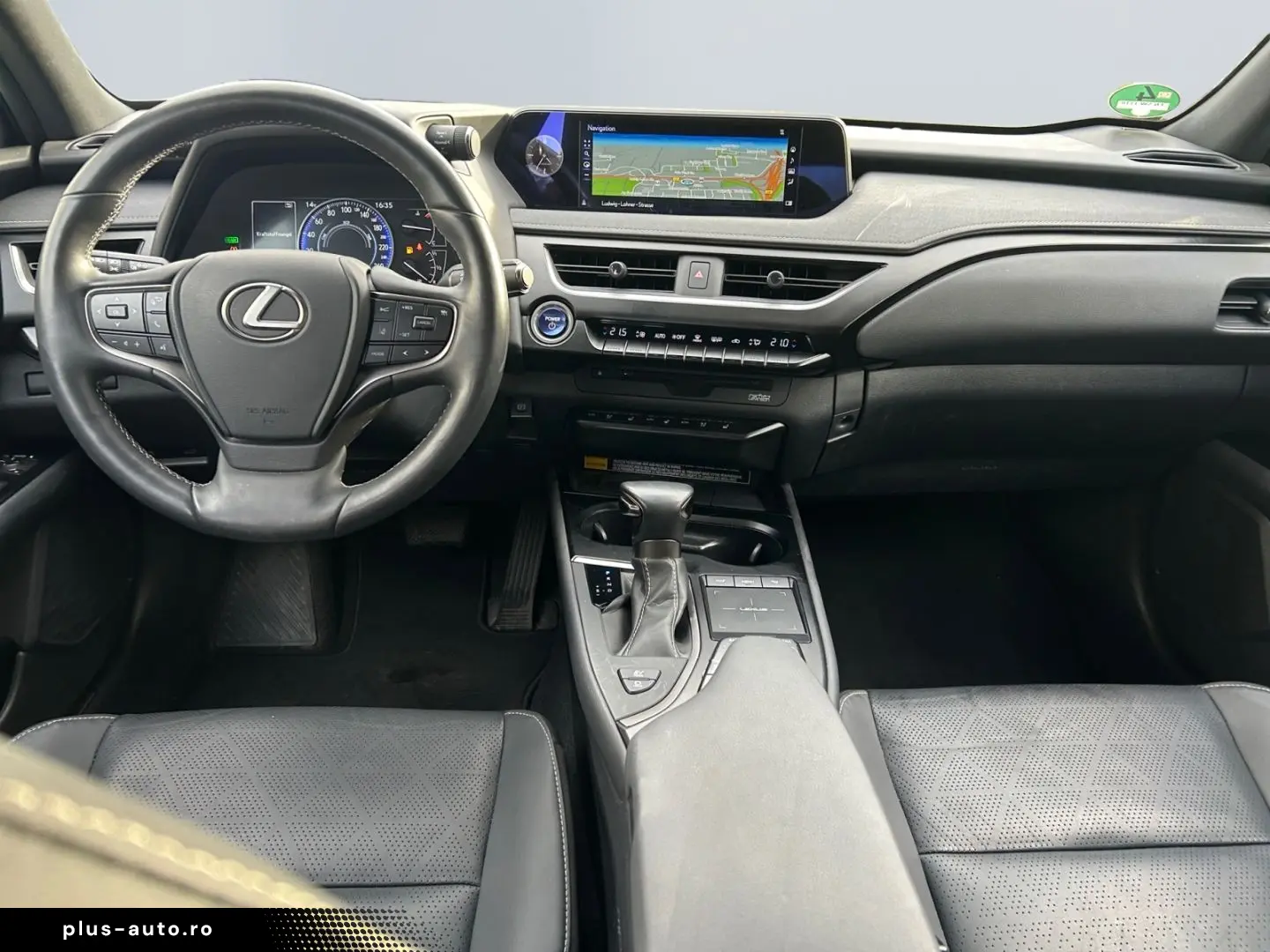 UX 250h (E-FOUR) Luxury Line Matrix 360  SHZ PDC