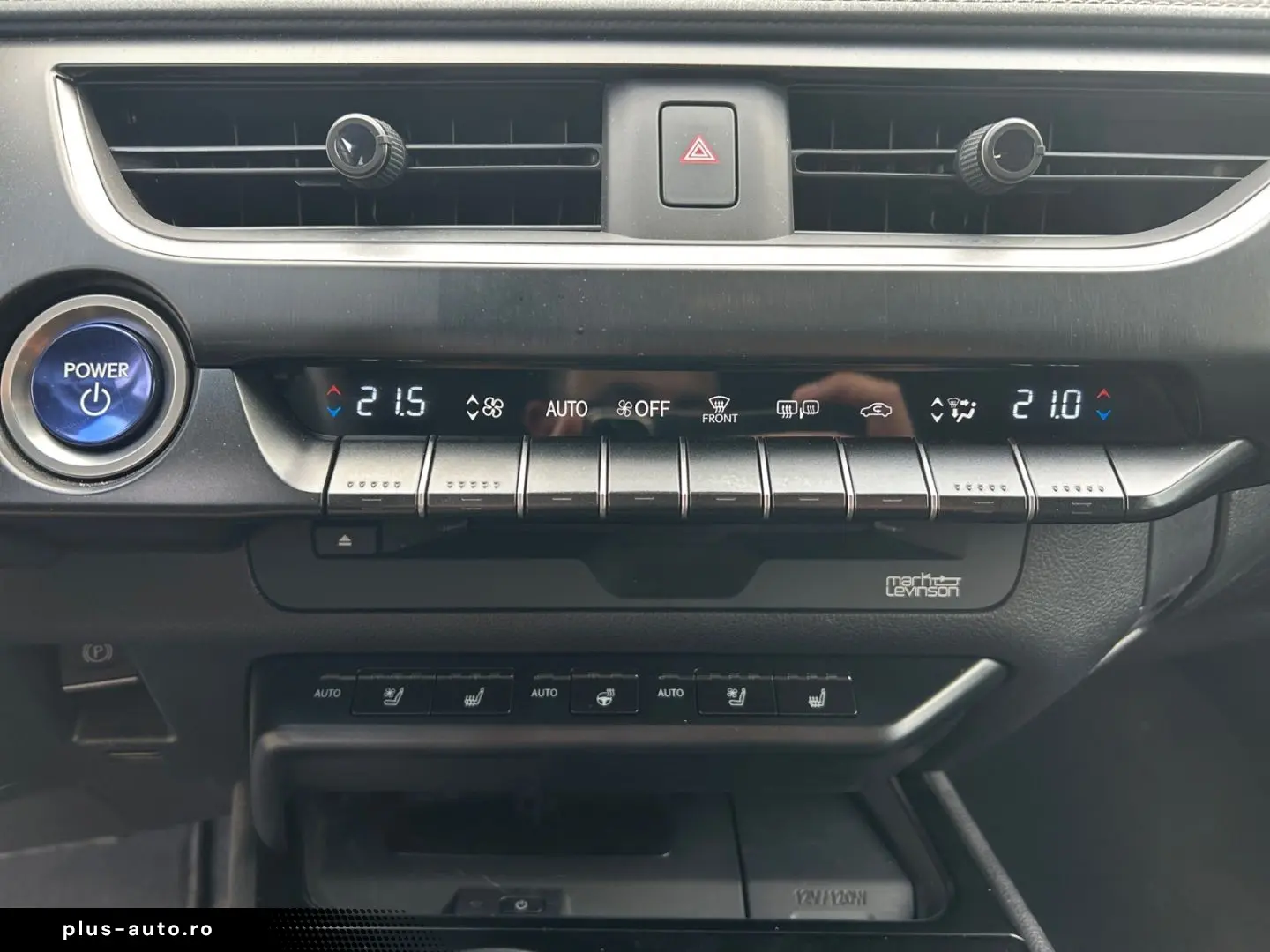 UX 250h (E-FOUR) Luxury Line Matrix 360  SHZ PDC