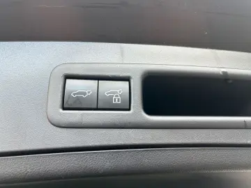 UX 250h (E-FOUR) Luxury Line Matrix 360  SHZ PDC