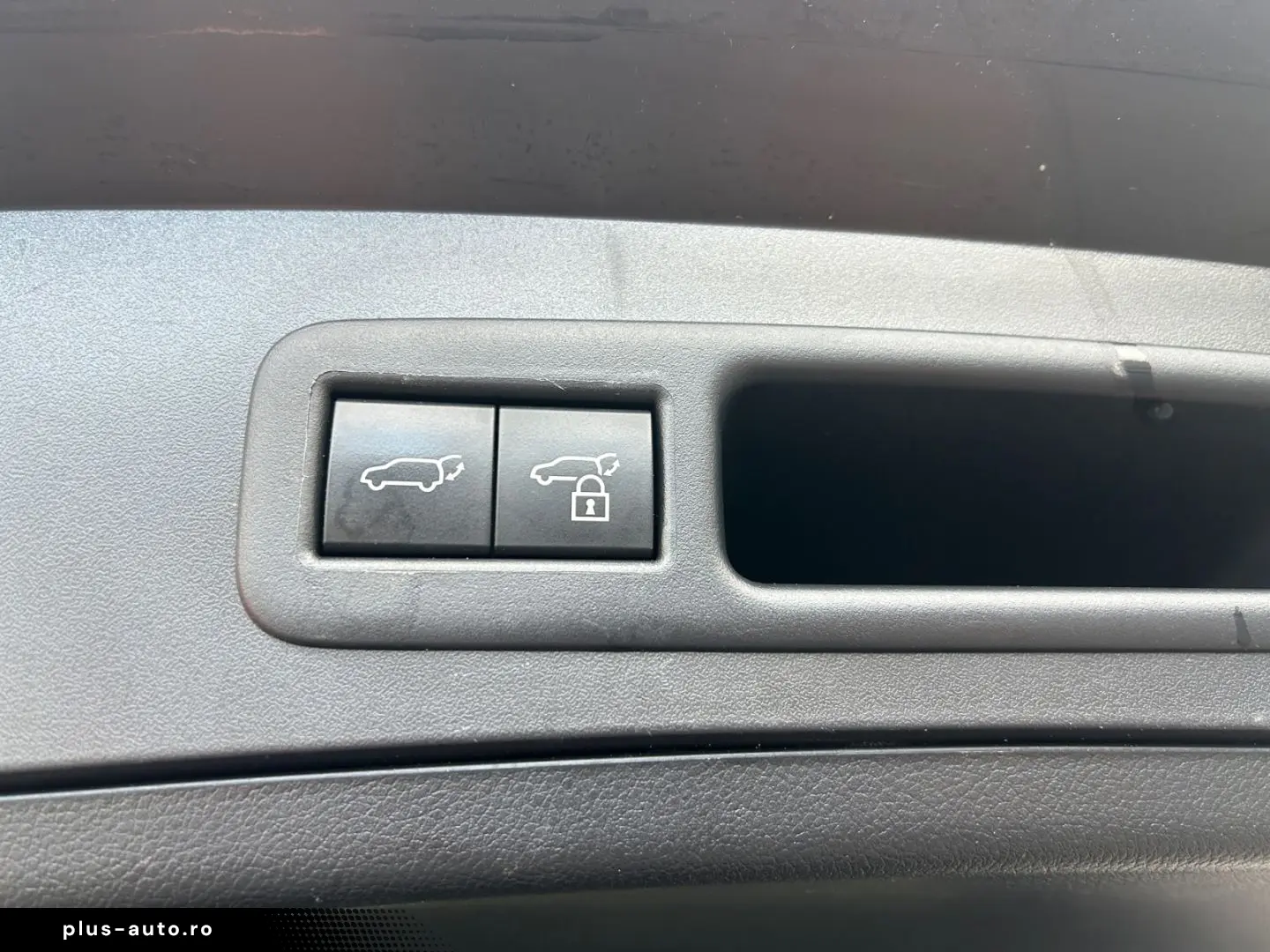 UX 250h (E-FOUR) Luxury Line Matrix 360  SHZ PDC