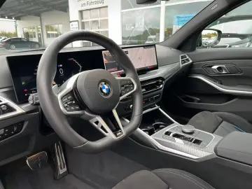 320i xDrive Lim. M Sport HUD AHK GSHD DrivAss AC