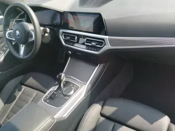 330e xDrive Limousine M SPORT HeadU ParkAs Glasd