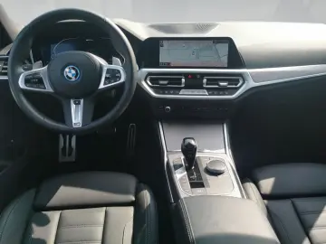 330e xDrive Limousine M SPORT HeadU ParkAs Glasd