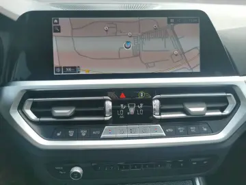 330e xDrive Limousine M SPORT HeadU ParkAs Glasd