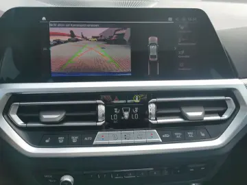 330e xDrive Limousine M SPORT HeadU ParkAs Glasd