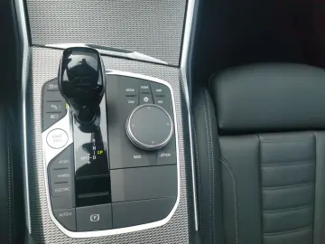 330e xDrive Limousine M SPORT HeadU ParkAs Glasd